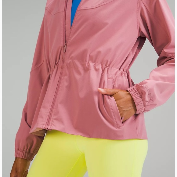 🆕 Lululemon Packable Water-Repellent Jacket in Briar Rose - Picture 5 of 7